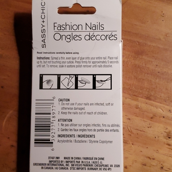 Fashion Fingernails - Picture 2 of 2